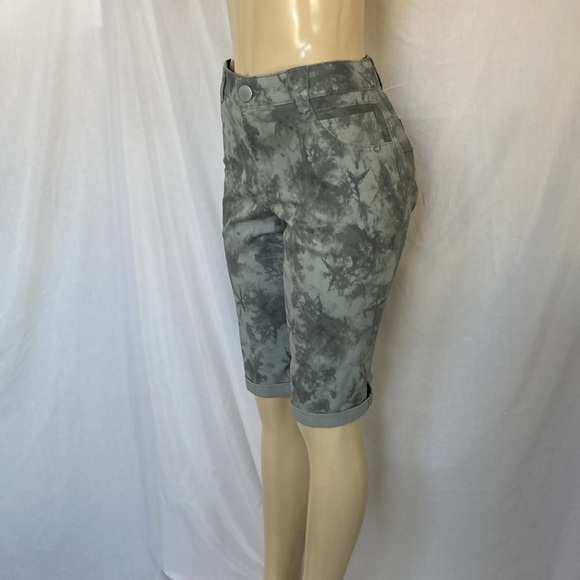 COPY-DEMOCRACY Jeans Green Pattern Print Size 18WP Booty Lift Plus Bermudas NWOT - Picture 5 of 9